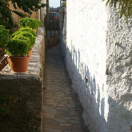 Jasmine'S Guest House Karlovassi Exterior photo